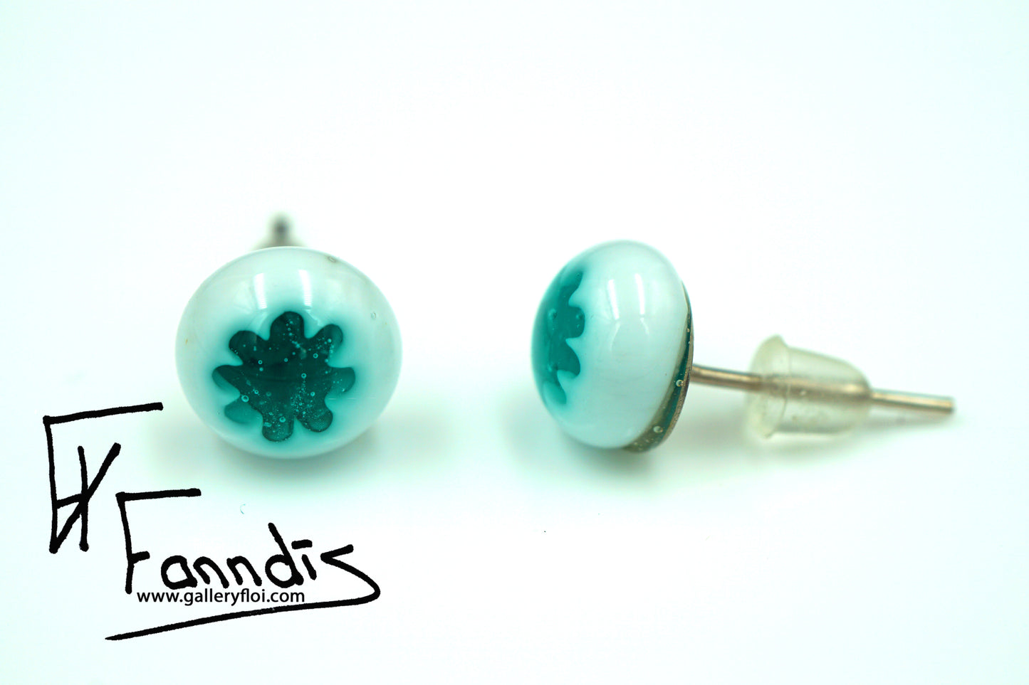 Einstök pinna eyrnalokkar blóm sægrænn / Unique stud earrings flower teal