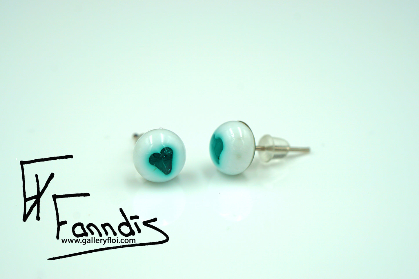 Einstök pinna eyrnalokkar hjarta sægrænn / Unique stud earrings heart teal