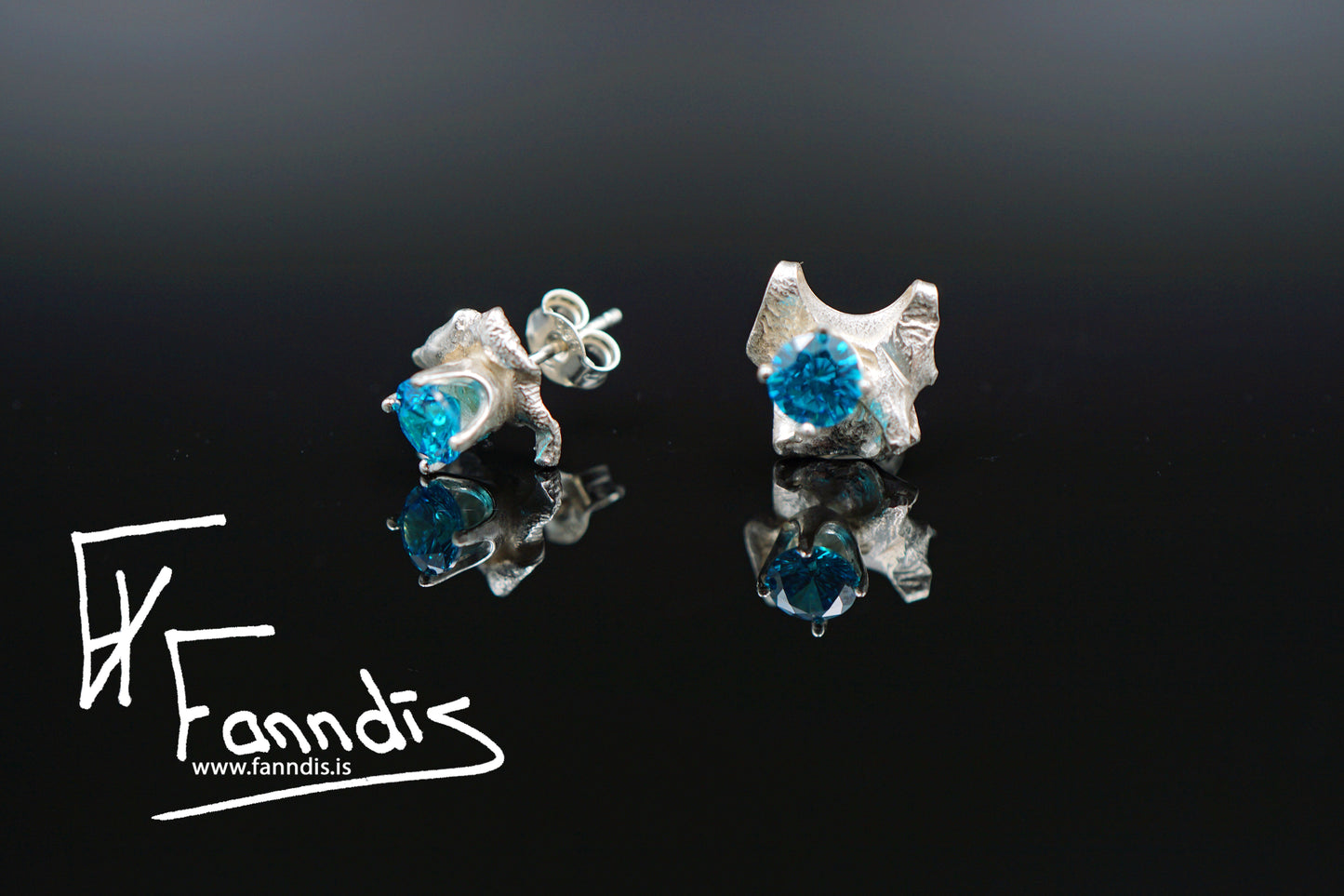 925 Silfur pinna eyrnalokkar með Zirkonia / 925 Silver stud earrings with Zirkonia