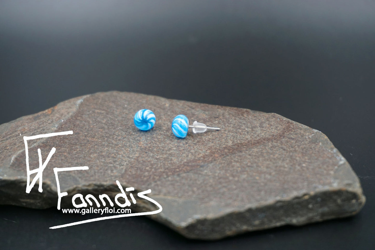Einstök pinna eyrnalokkar Twist Dökk Blágrænn / Unique srud earrings Twist Dark Turquoise