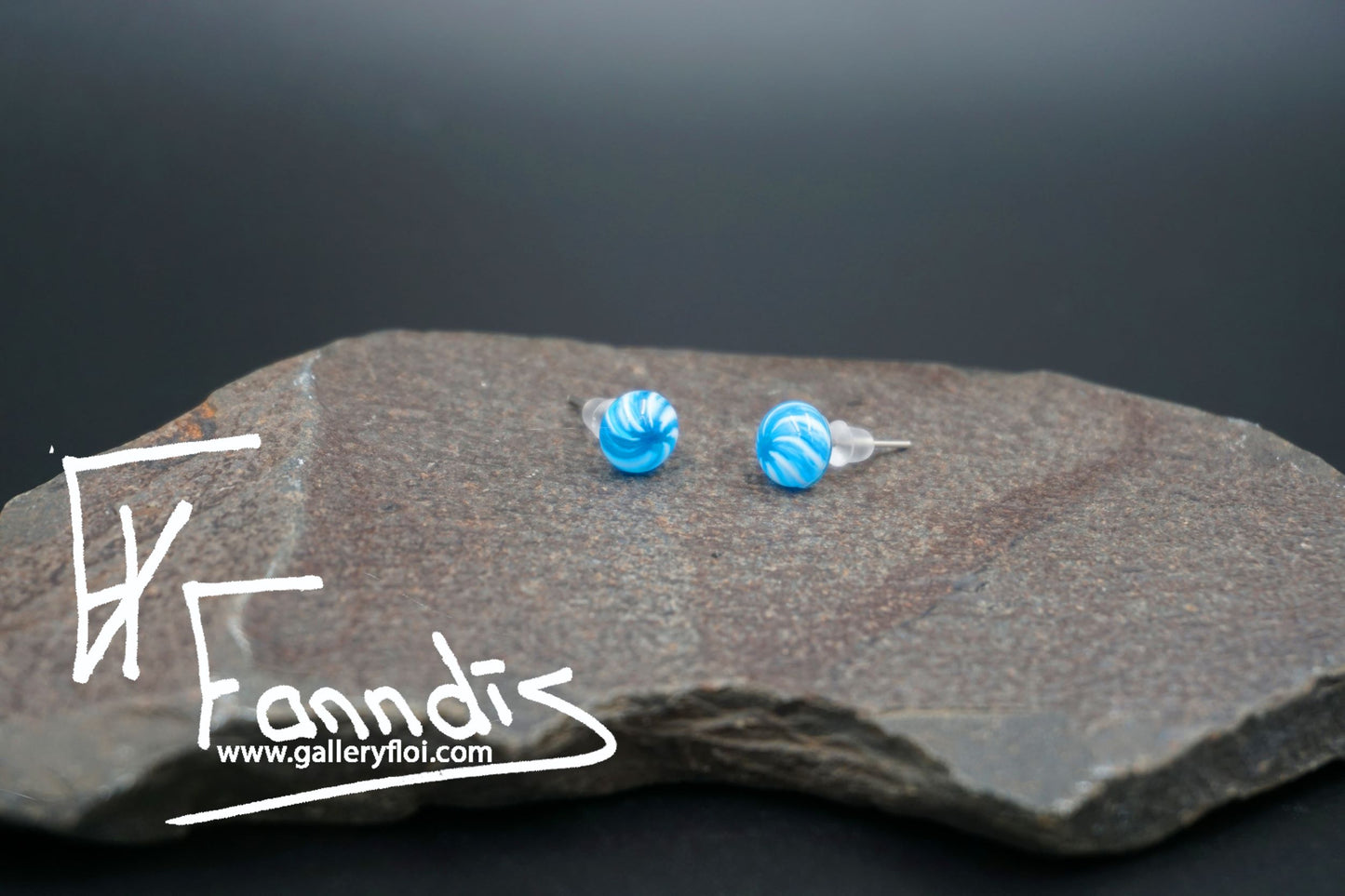 Einstök pinna eyrnalokkar Twist Dökk Blágrænn / Unique srud earrings Twist Dark Turquoise