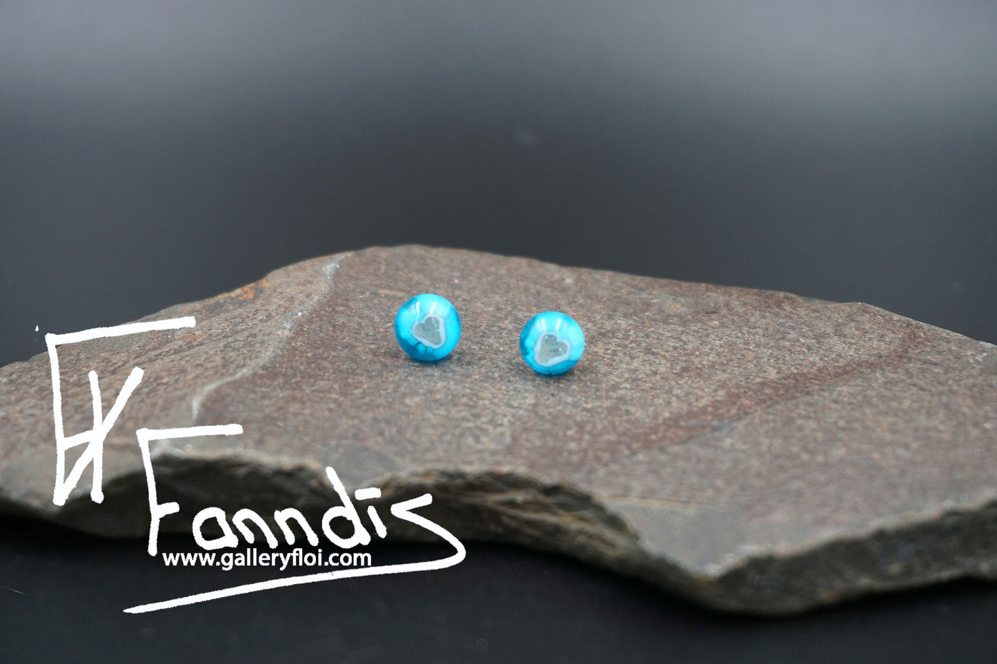 Einstök pinna eynralokkar Hjarta Dökk Blágrænn / Unique stud earrings Heart Dark Turquoise