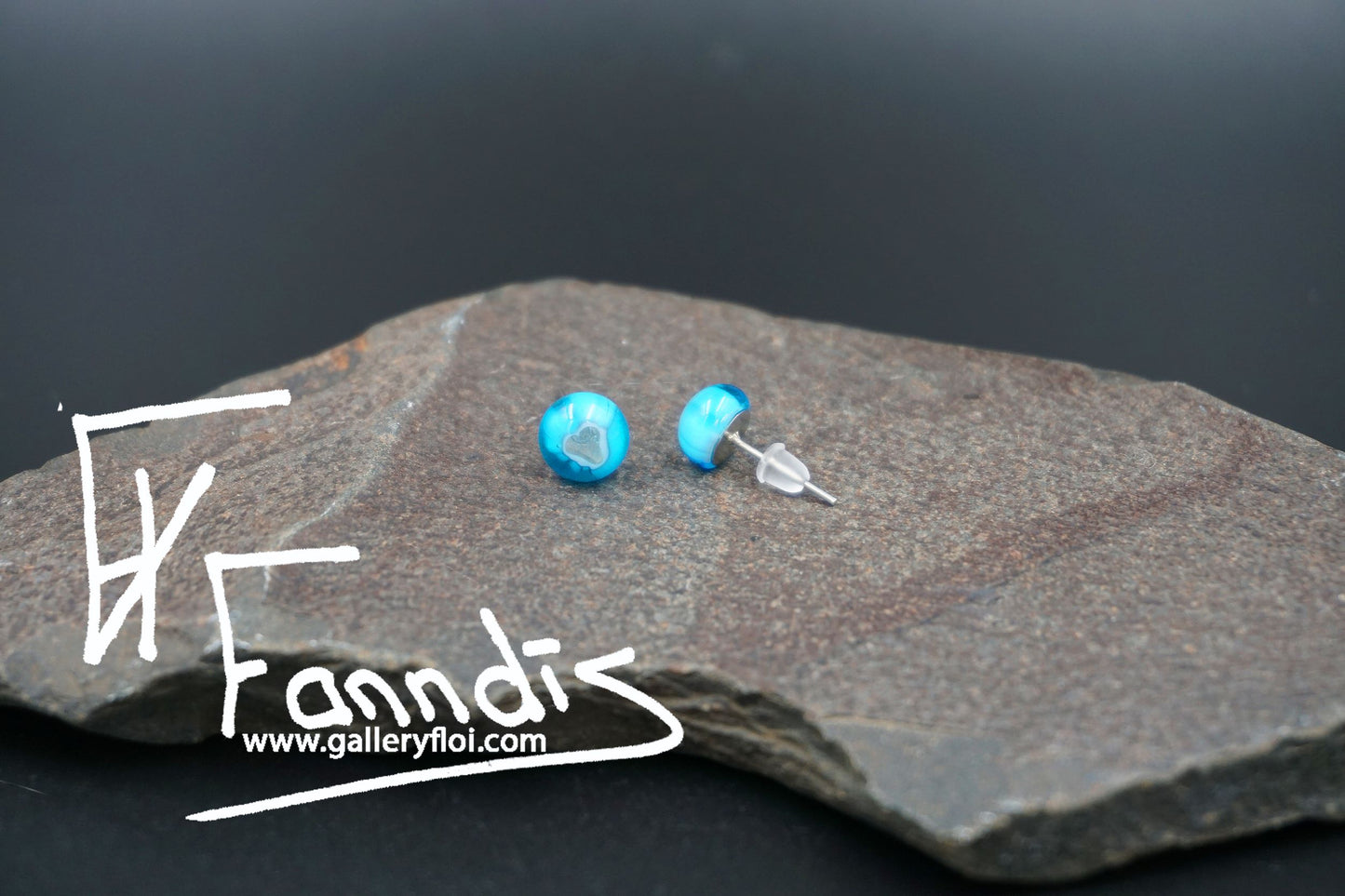 Einstök pinna eynralokkar Hjarta Dökk Blágrænn / Unique stud earrings Heart Dark Turquoise