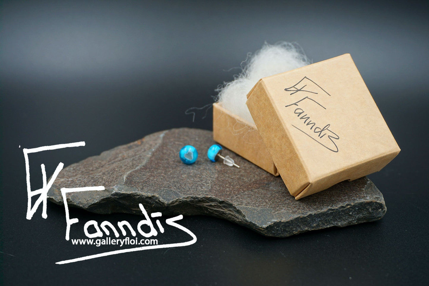 Einstök pinna eynralokkar Hjarta Dökk Blágrænn / Unique stud earrings Heart Dark Turquoise