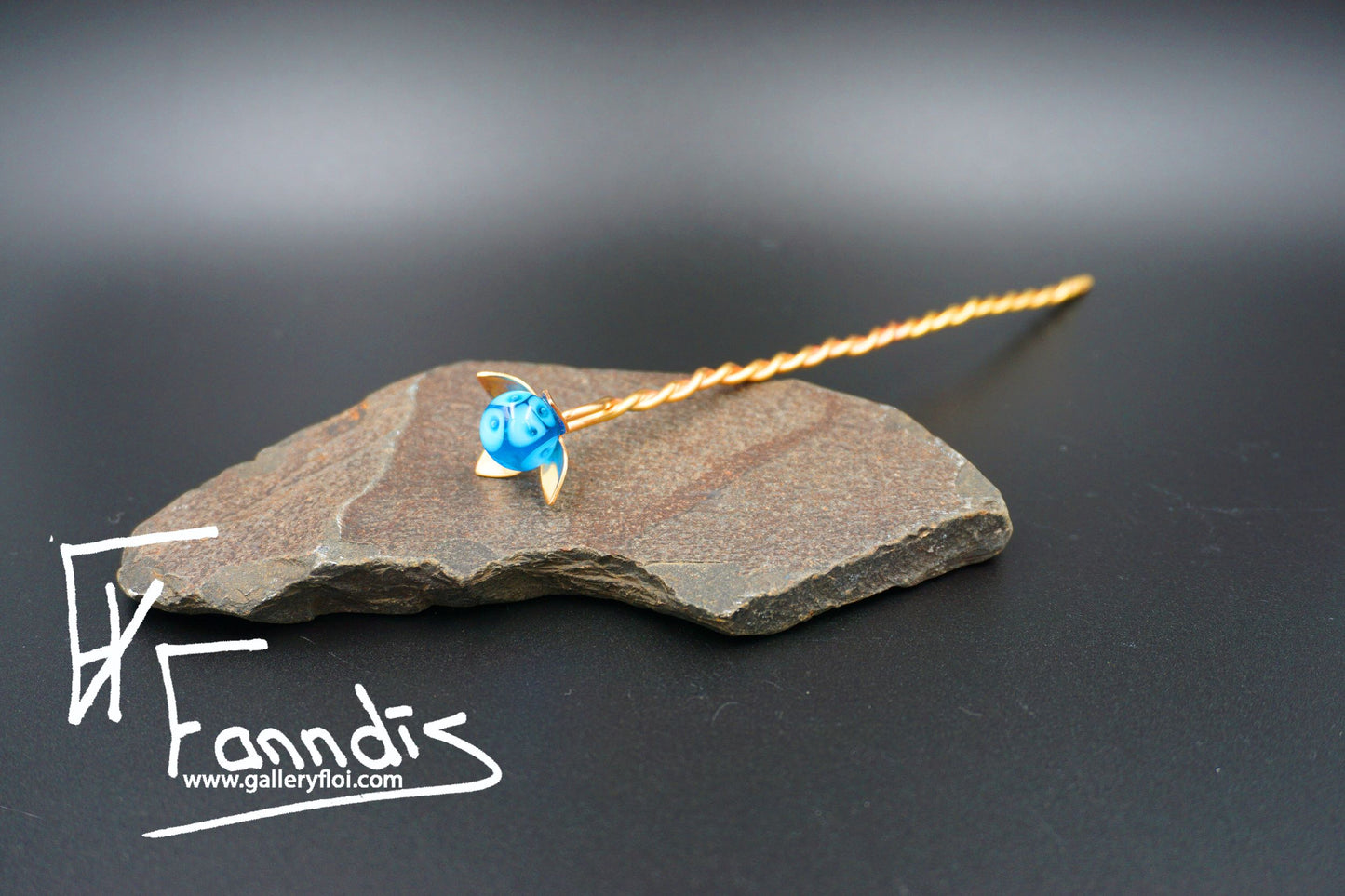 Flóra Hárpinni með Dökk Blágrænn glerperlu / Flora Hairpin with Dark Turquoise glass bead
