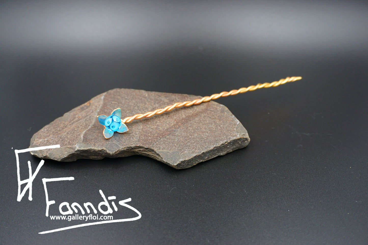 Flóra Hárpinni með Dökk Blágrænn glerperlu / Flora Hairpin with Dark Turquoise glass bead