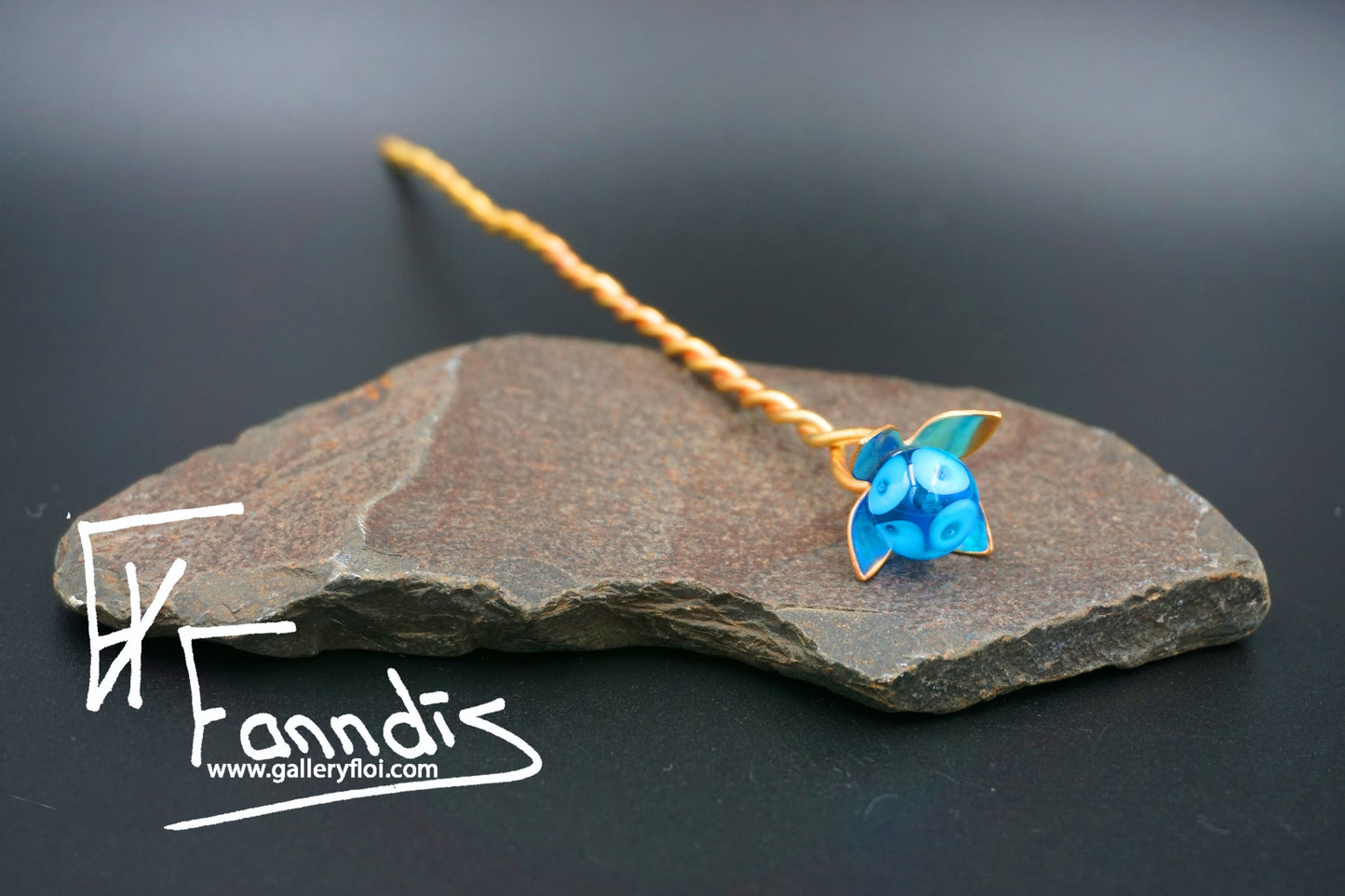 Flóra Hárpinni með Dökk Blágrænn glerperlu / Flora Hairpin with Dark Turquoise glass bead