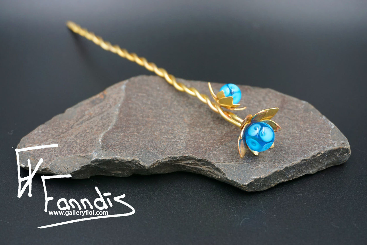 Flóra Hárpinni með Dökk Blágrænn glerperlu / Flora Hairpin with Dark Turquoise glass bead