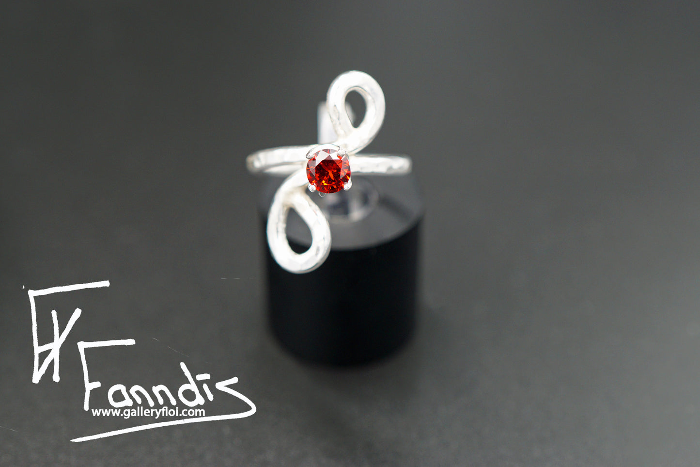 925 Silfur hringur með Zirkonia / 925 Silver ring with Zirkonia