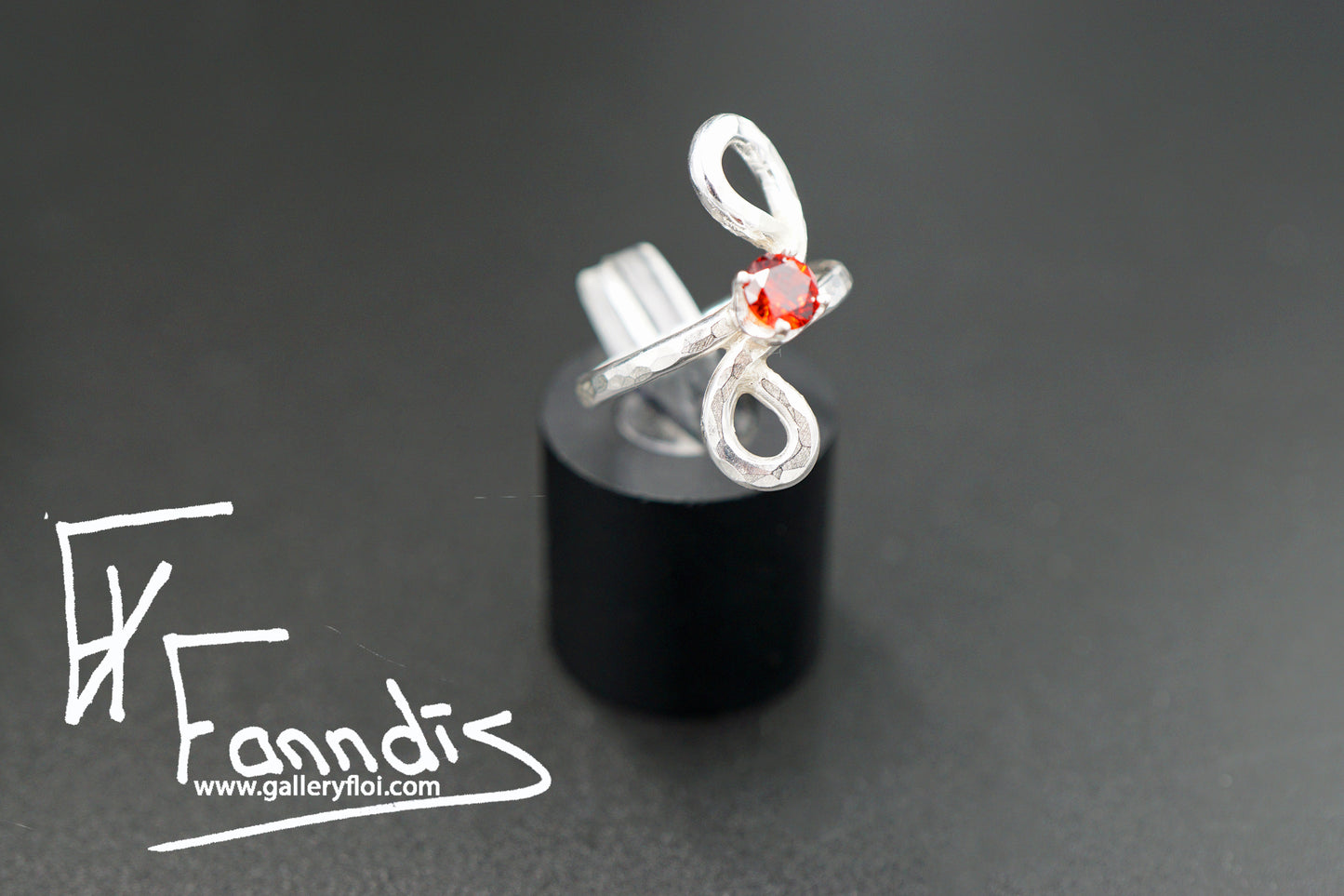 925 Silfur hringur með Zirkonia / 925 Silver ring with Zirkonia