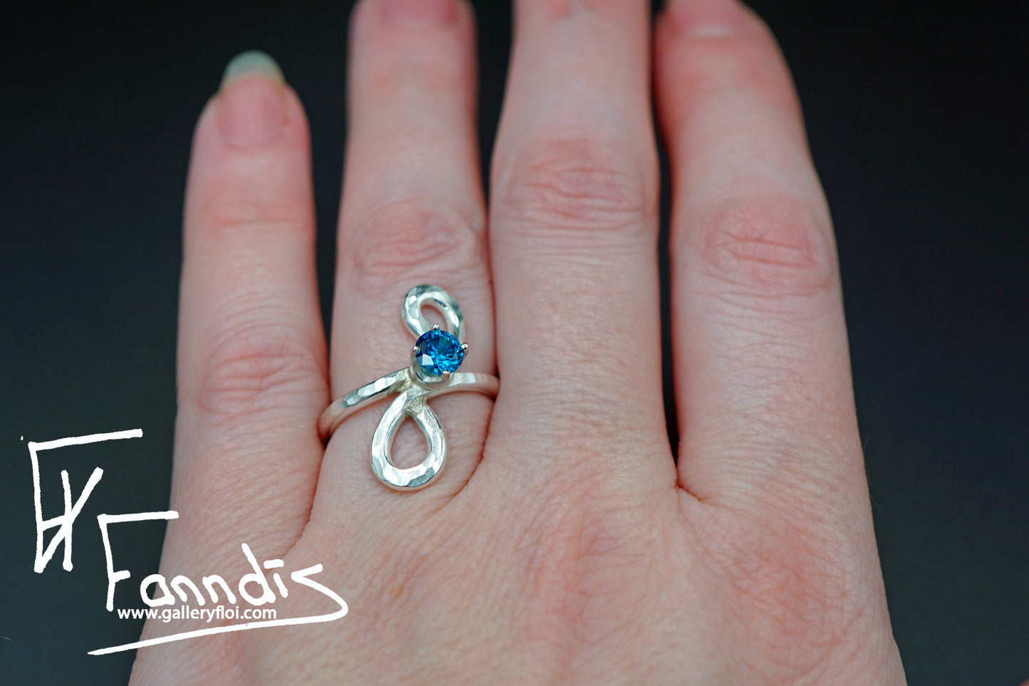 925 Silfur hringur með Zirkonia / 925 Silver ring with Zirkonia
