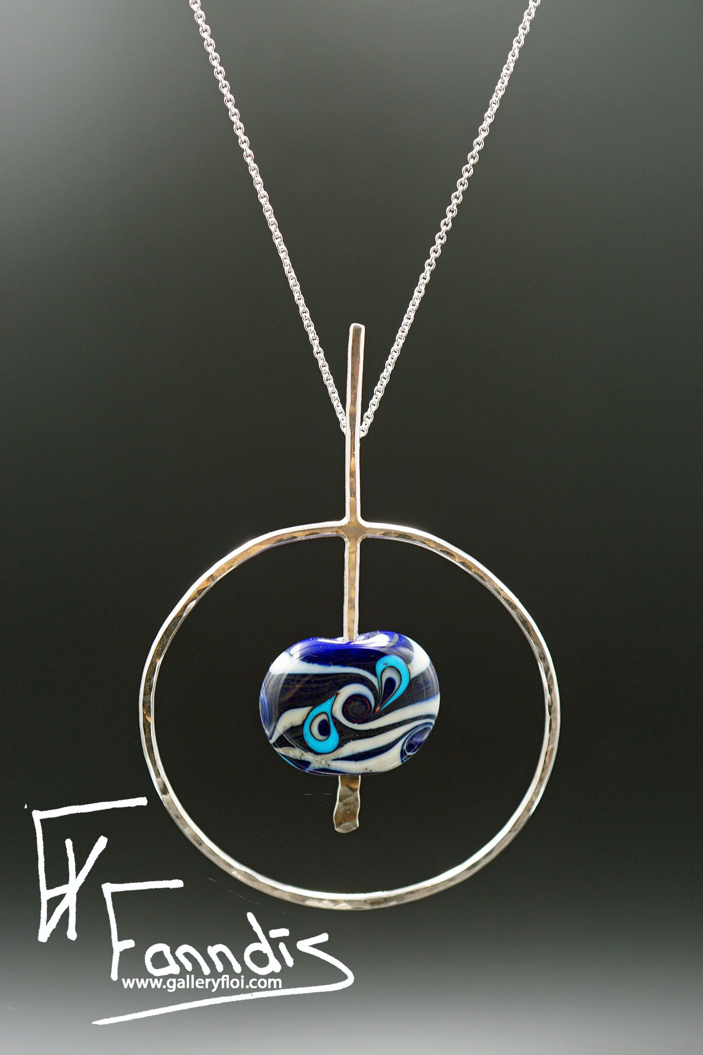 Sterling silver hálsmen með glerperlu / Sterling silver necklace with a glass bead