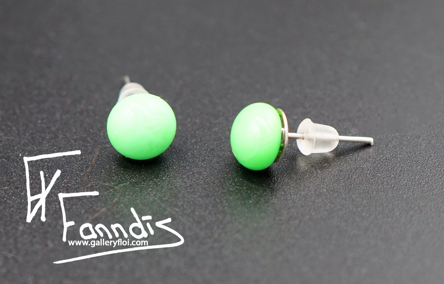 Einstök pinna eyrnalokkar Bauna Grænn / Unique stud earrings Pea Green