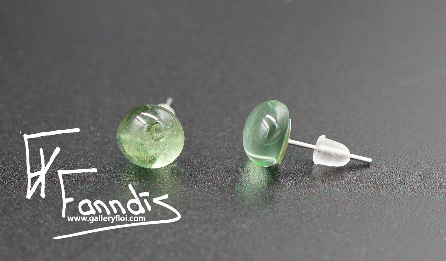 Einstök pinna eyrnalokkar gul grænn / Unique stud earrings green yellow