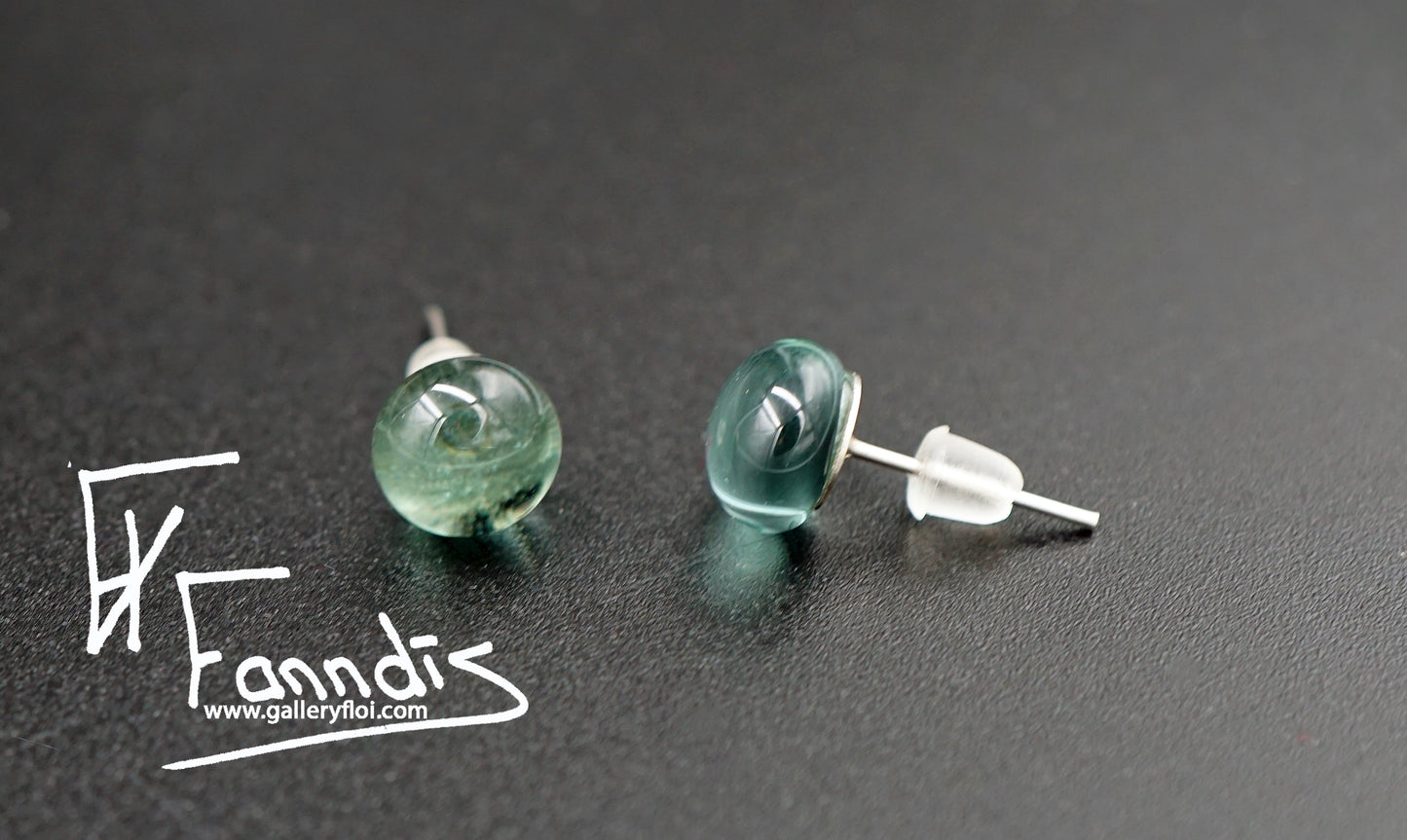 Einstök pinna eyrnalokkar Ljós Grár / Unique stud earrings Light Grey