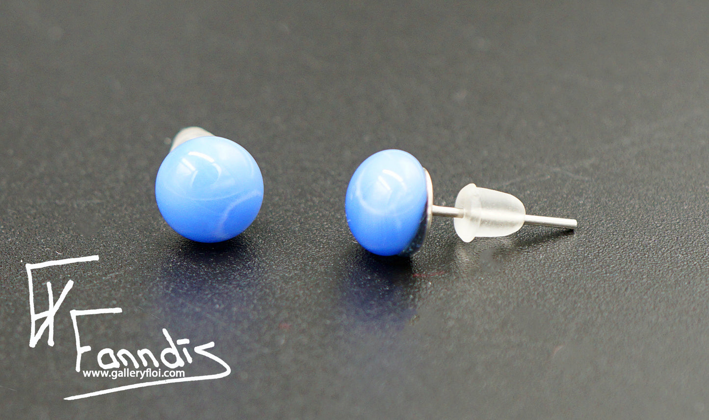 Einstök pinna eyrnalokkar Periwinkle Blár / Unique stud earrings Periwinkle Blue