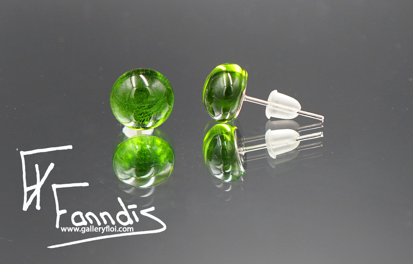 Einstök pinna eyrnalokkar dökk gras grænn / Unique stud earrings DK Green Grass