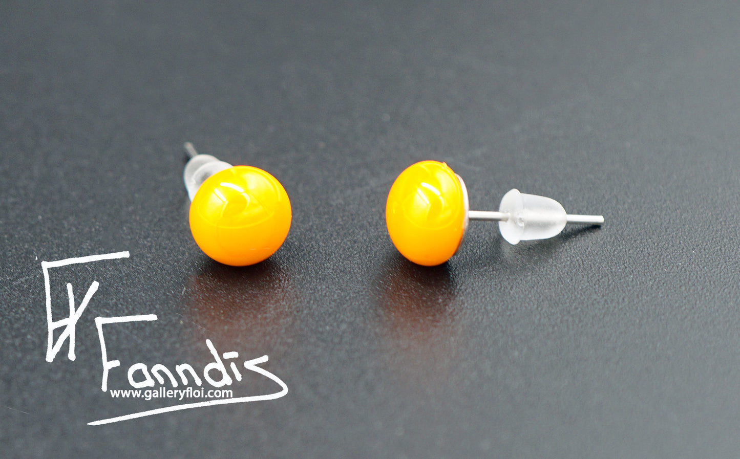 Einstök pinna eyrnalokkar Dökk Gulur / Unique stud earrings Dark Yellow