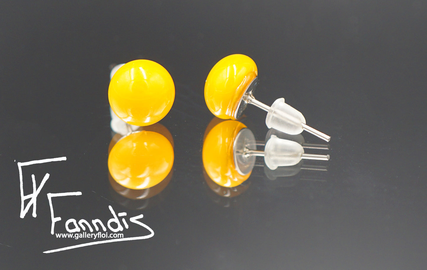 Einstök pinna eyrnalokkar Pastel Gulur / Unique stud earrings Yellow Pastel