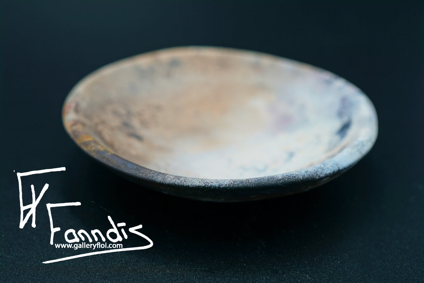 Gryfjubrennd skál / Pit fired bowl