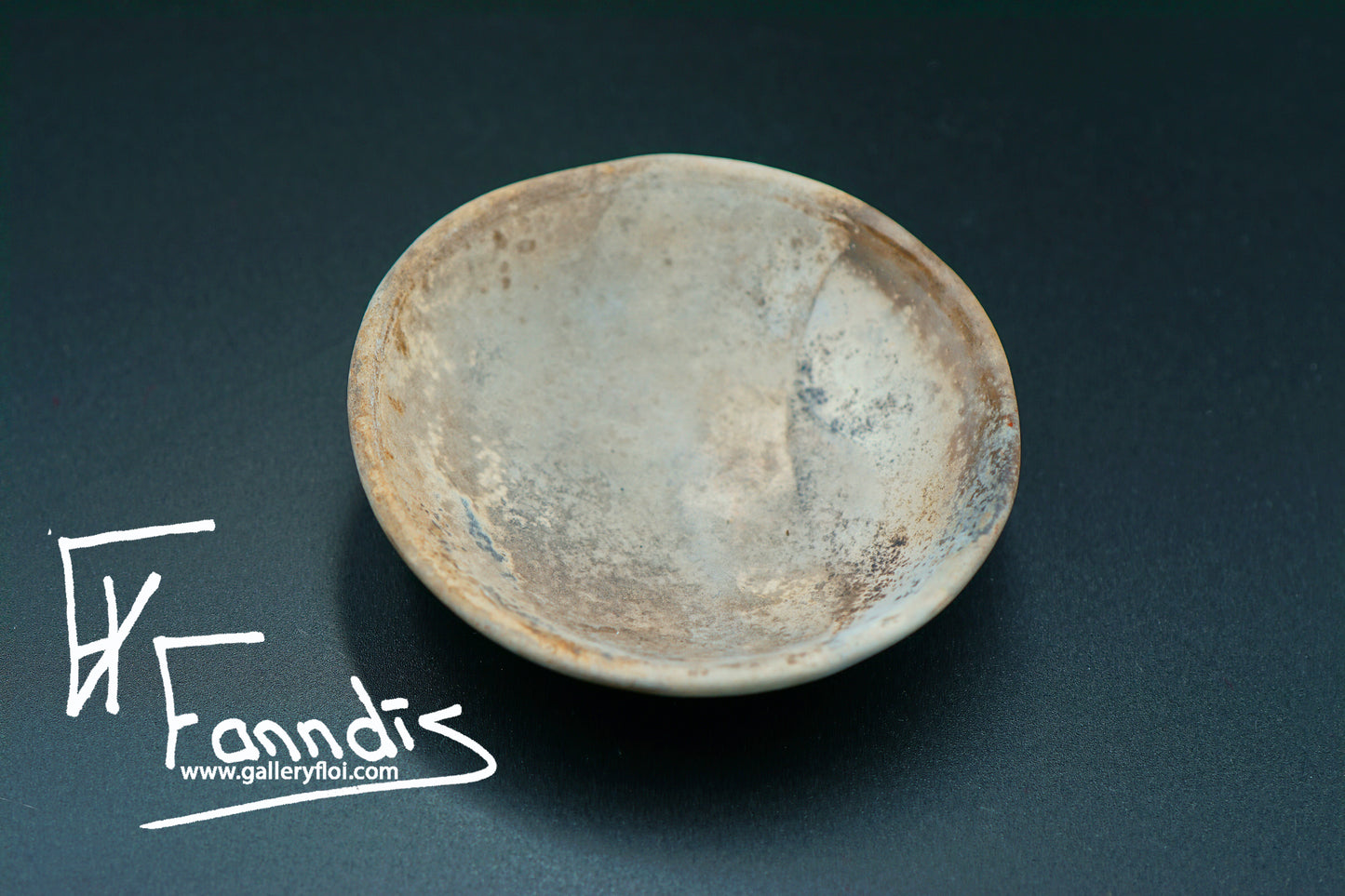 Gryfjubrennd skál / Pit fired bowl