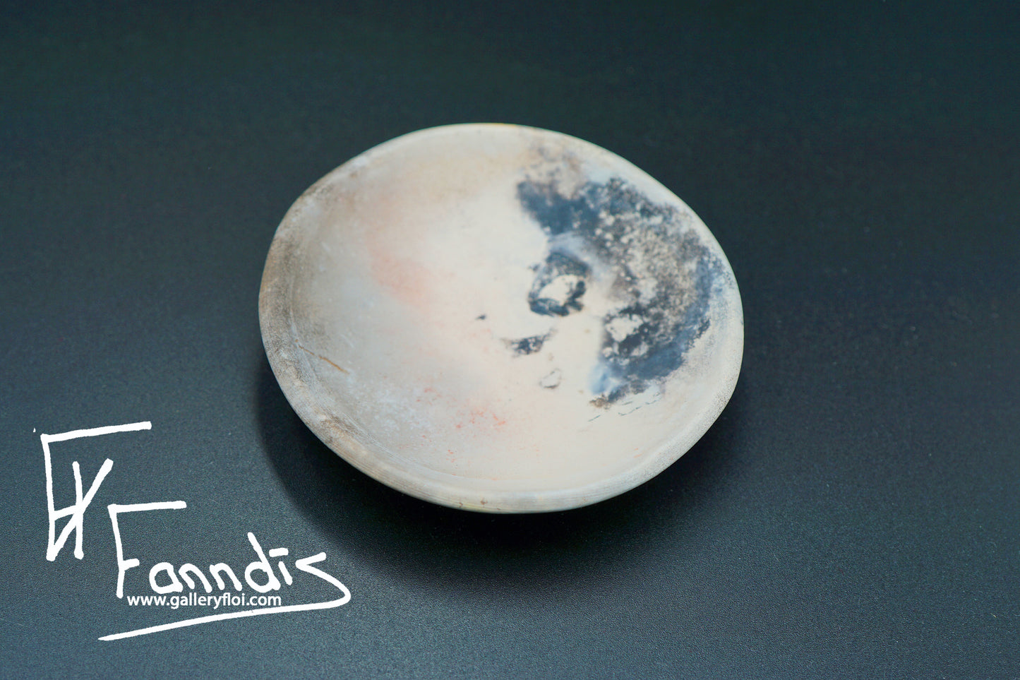 Gryfjubrennd skál / Pit fired bowl