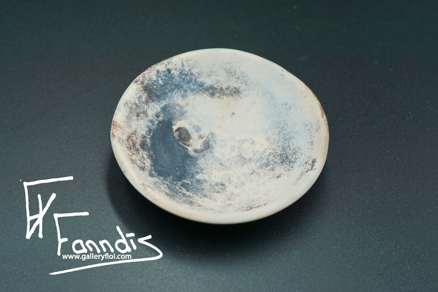Gryfjubrennd skál / Pit fired bowl