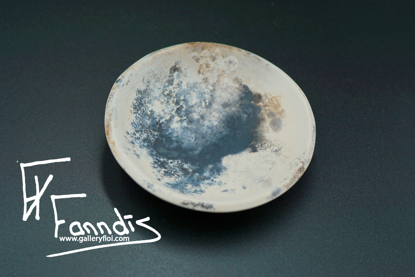 Gryfjubrennd skál / Pit fired bowl