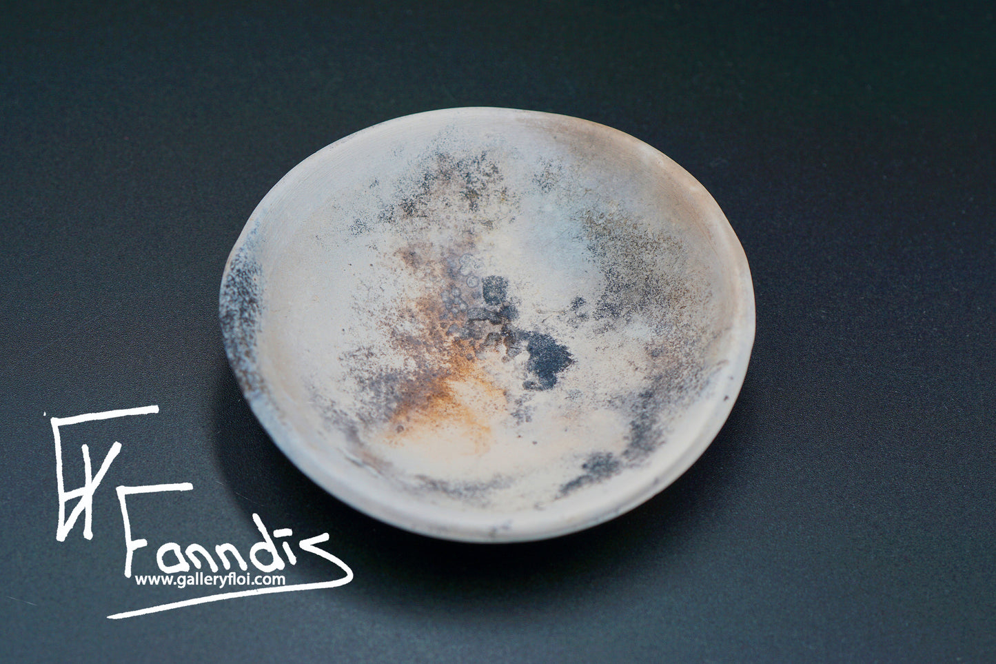 Gryfjubrennd skál / Pit fired bowl