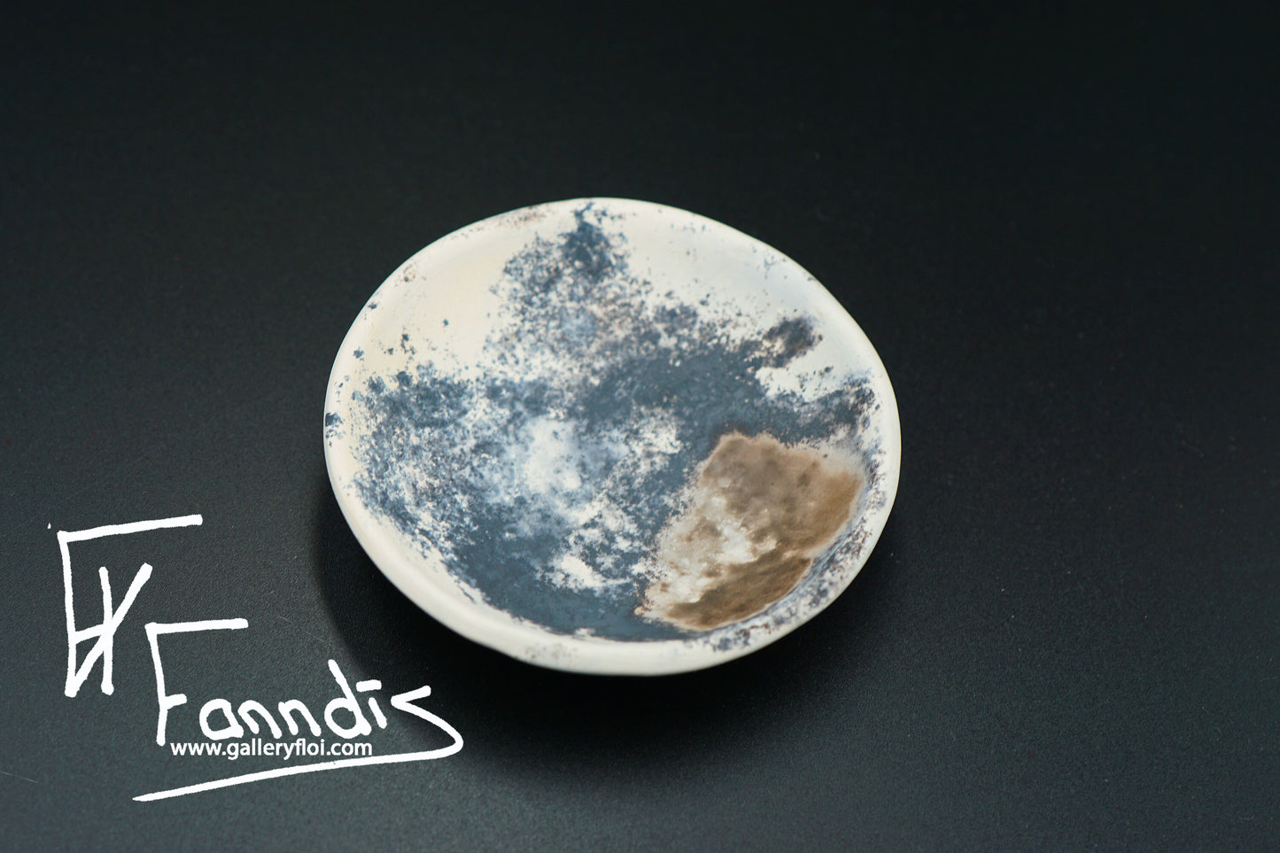 Gryfjubrennd skál / Pit fired bowl