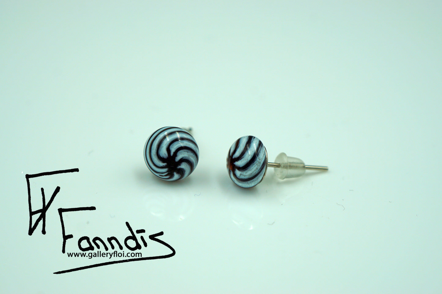 Einstök pinna eyrnalokkar twist mið fjólublár / Unique stud earrings twist mid purple