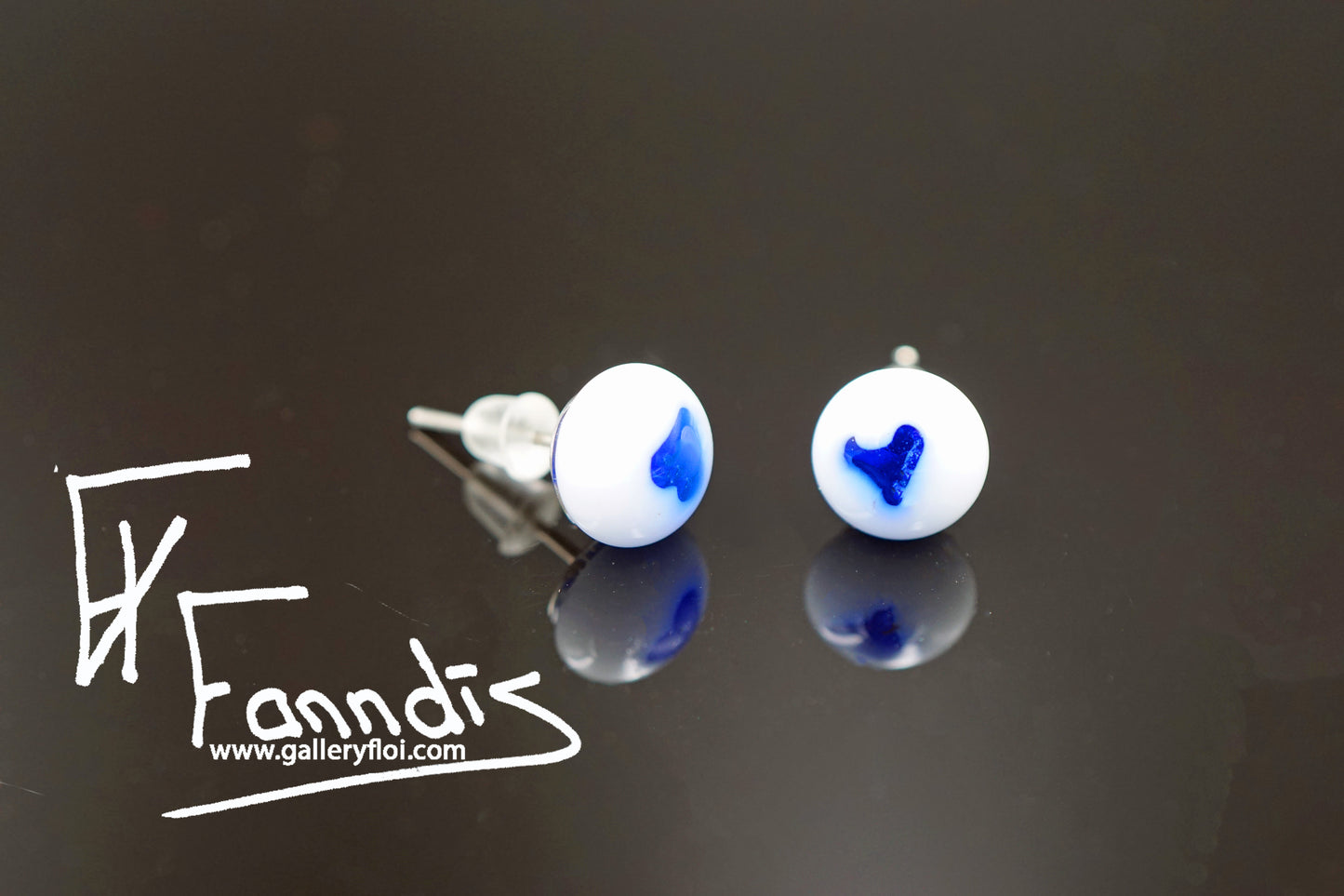 Einstök pinna eyrnalokkar hjarta ákafur blár / Unique stud earrings heart intense blue