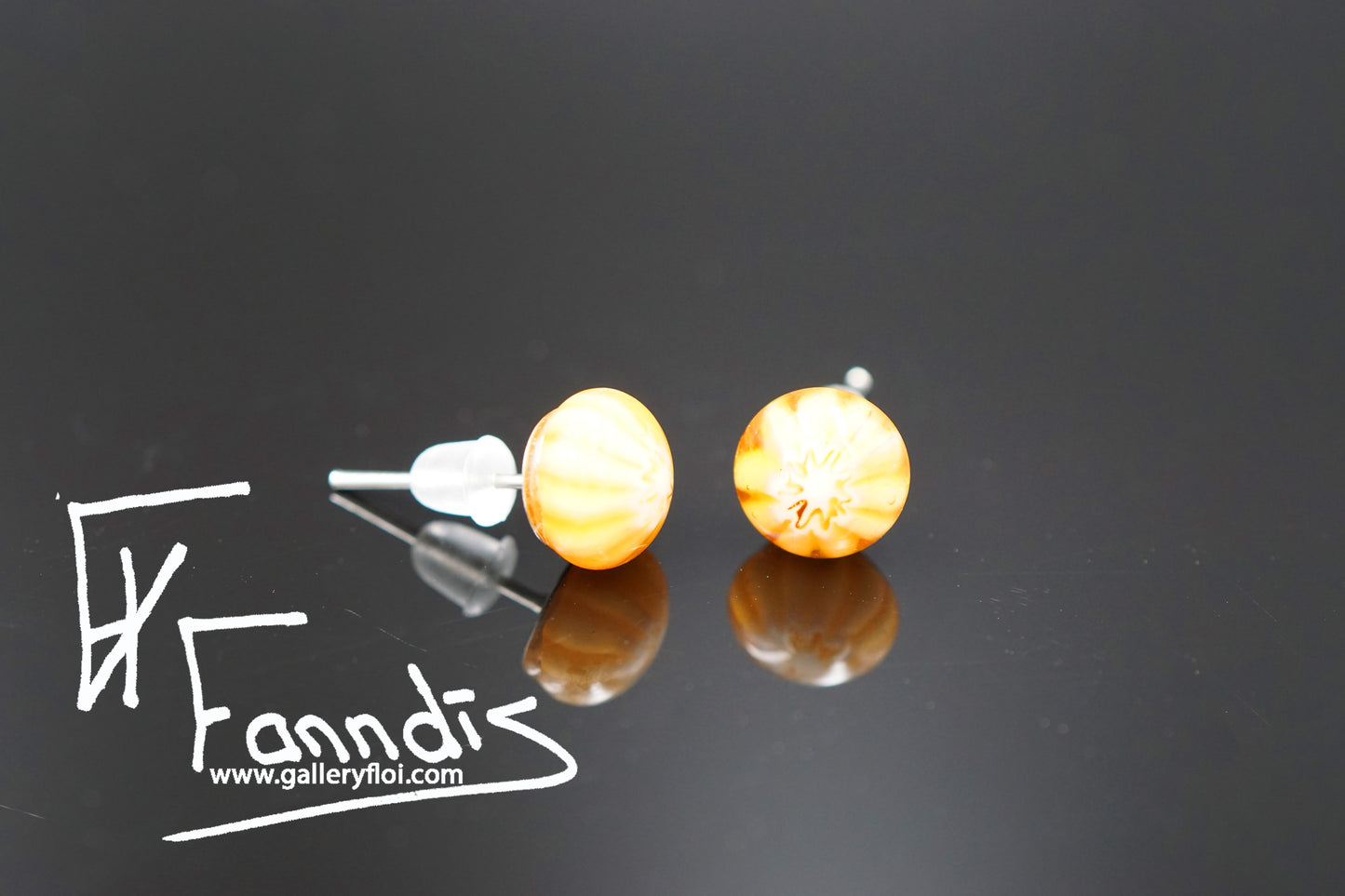 Einstök pinna eyrnalokkar blóm Amber / Unique stud earrings flower Amber