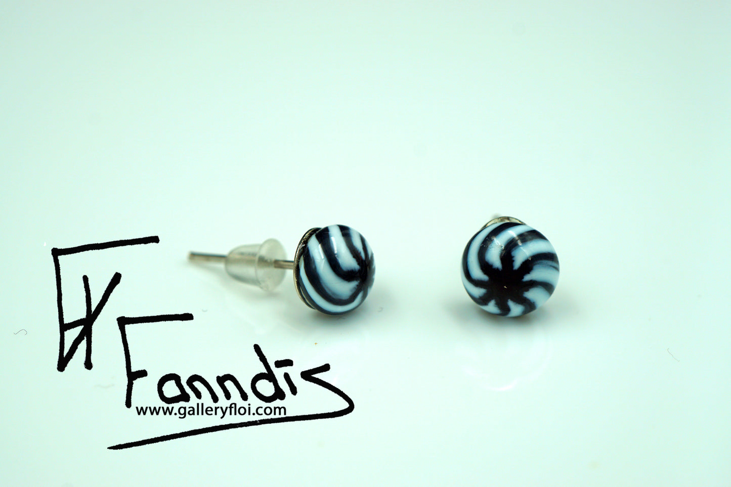 Einstök pinna eyrnalokkar twist Amber / Unique stud earrings twist Amber