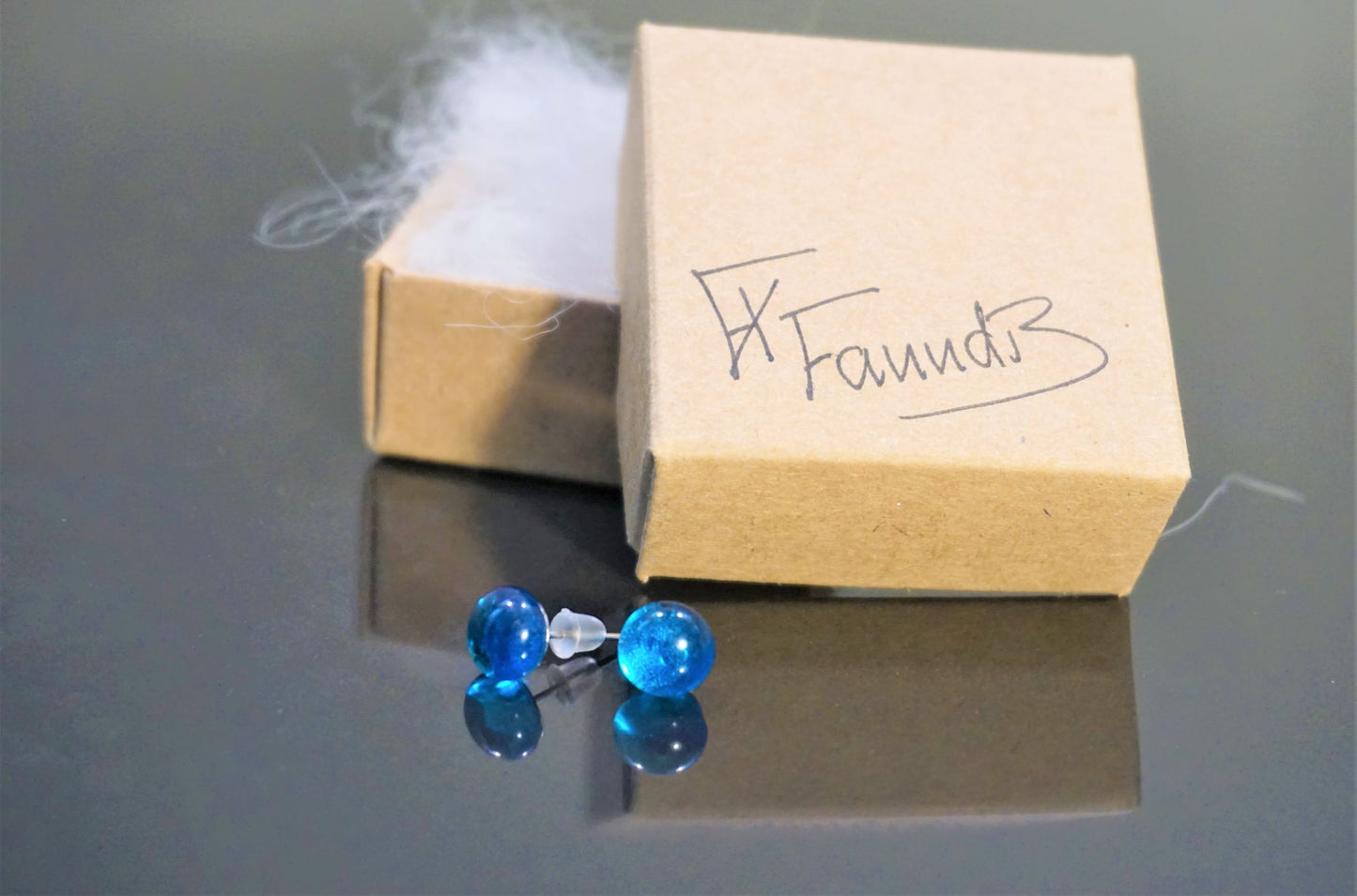 Einstök pinna eyrnalokkar Dökk Grænblár / Unique stud earrings Dark Turquoise