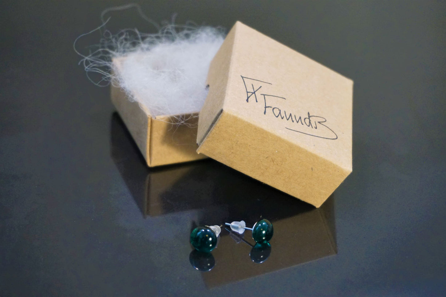 Einstök pinna eyrnalokkar Dökk Grænblár / Unique stud earrings Dark Teal
