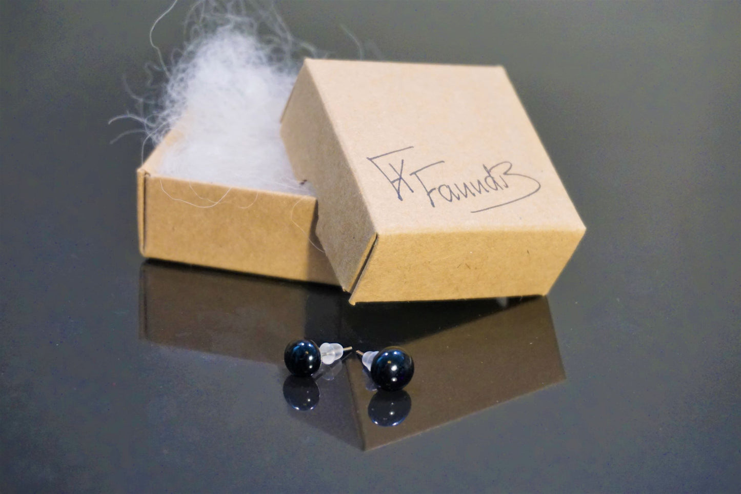 Einstök pinna eyrnalokkar Blek Blár / Unique stud earrings Ink Blue
