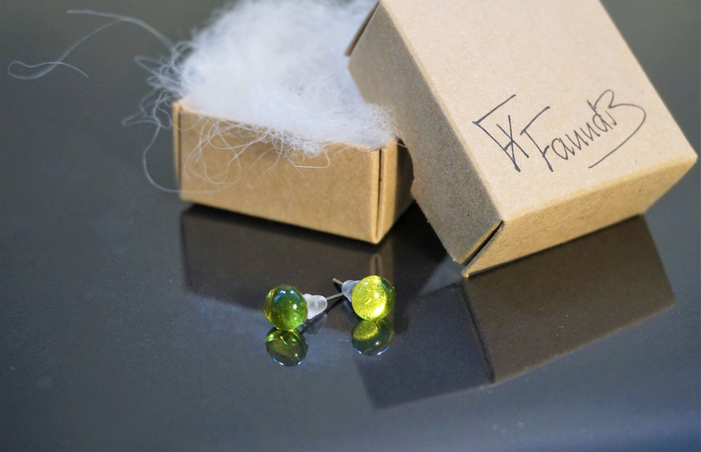 Einstök pinna eyrnalokkar Ljós Grænn / Unique stud earrings Light Green