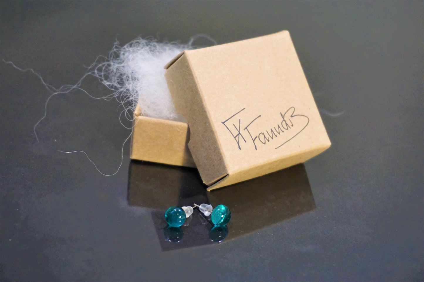 Einstök pinna eyrnalokkar Sægrænn/ Unique stud earrings Teal