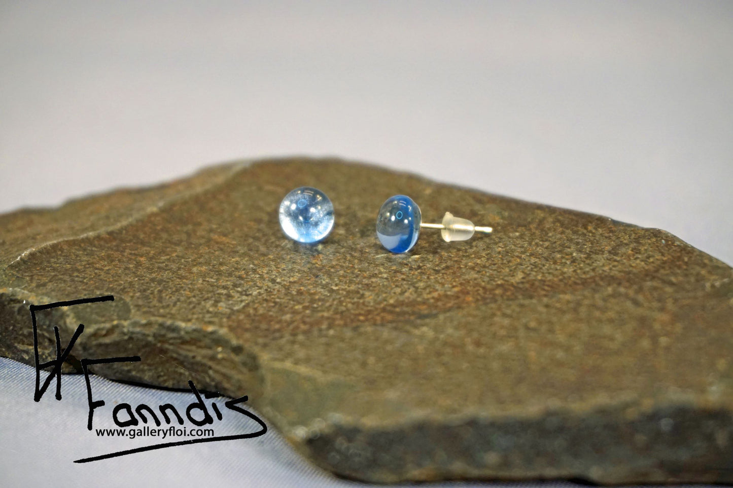 Einstök pinna eyrnalokkar Föl Blár / Unique stud earrings Pale Blue