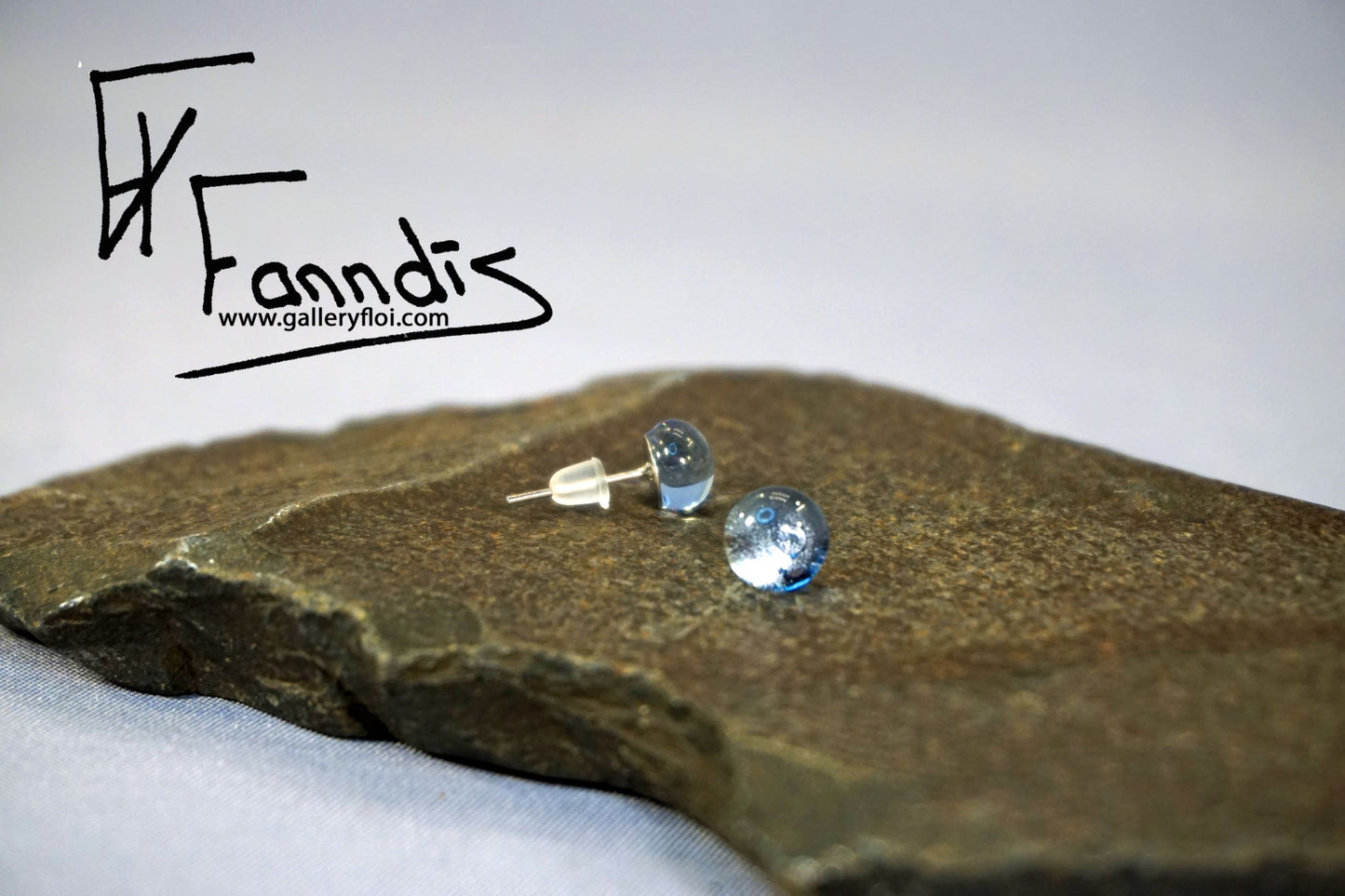 Einstök pinna eyrnalokkar Föl Blár / Unique stud earrings Pale Blue