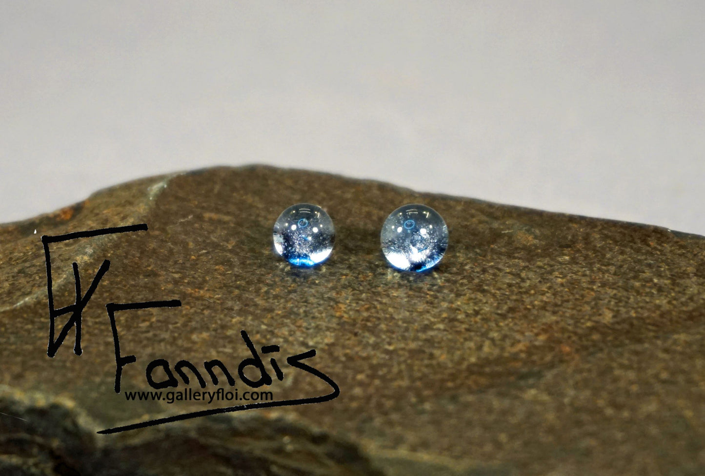 Einstök pinna eyrnalokkar Föl Blár / Unique stud earrings Pale Blue