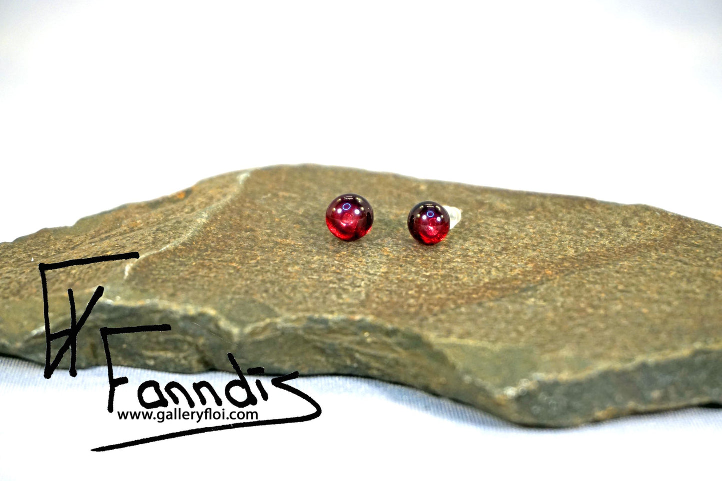 Einstök pinna eyrnalokkar Rubino Ora / Unique stud earrings Rubino Ora