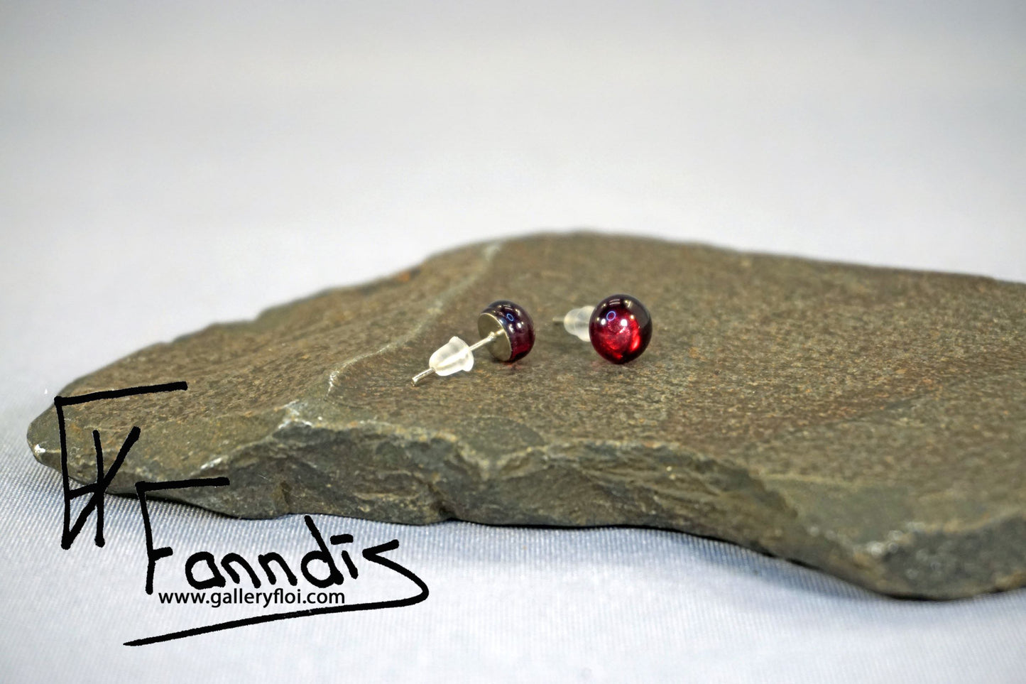 Einstök pinna eyrnalokkar Rubino Ora / Unique stud earrings Rubino Ora