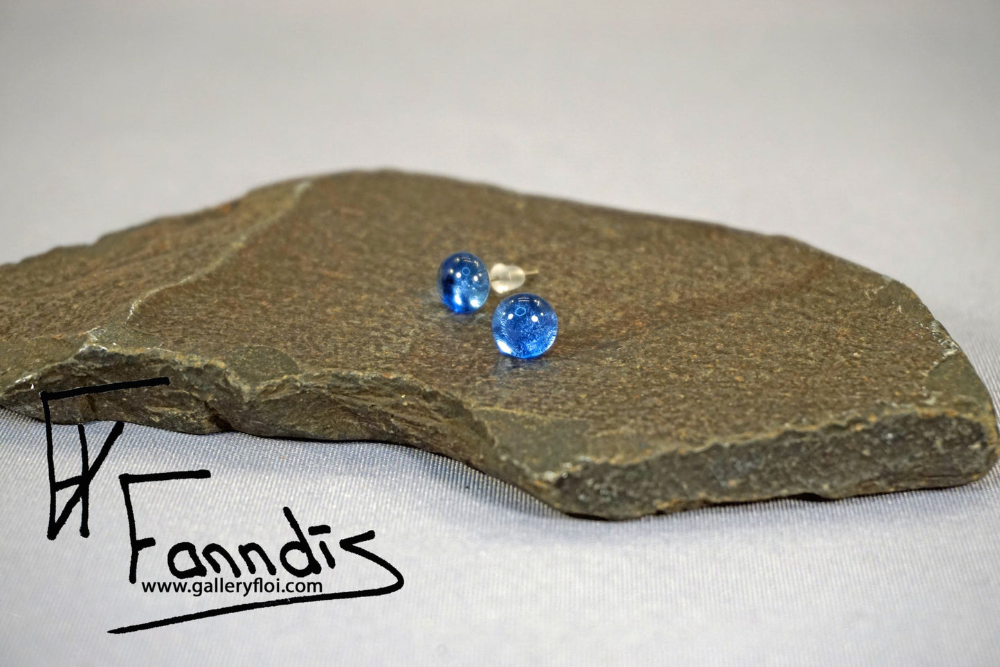 Einstök pinna eyrnalokkar Föl Blár / Unique stud earrings Light Blue