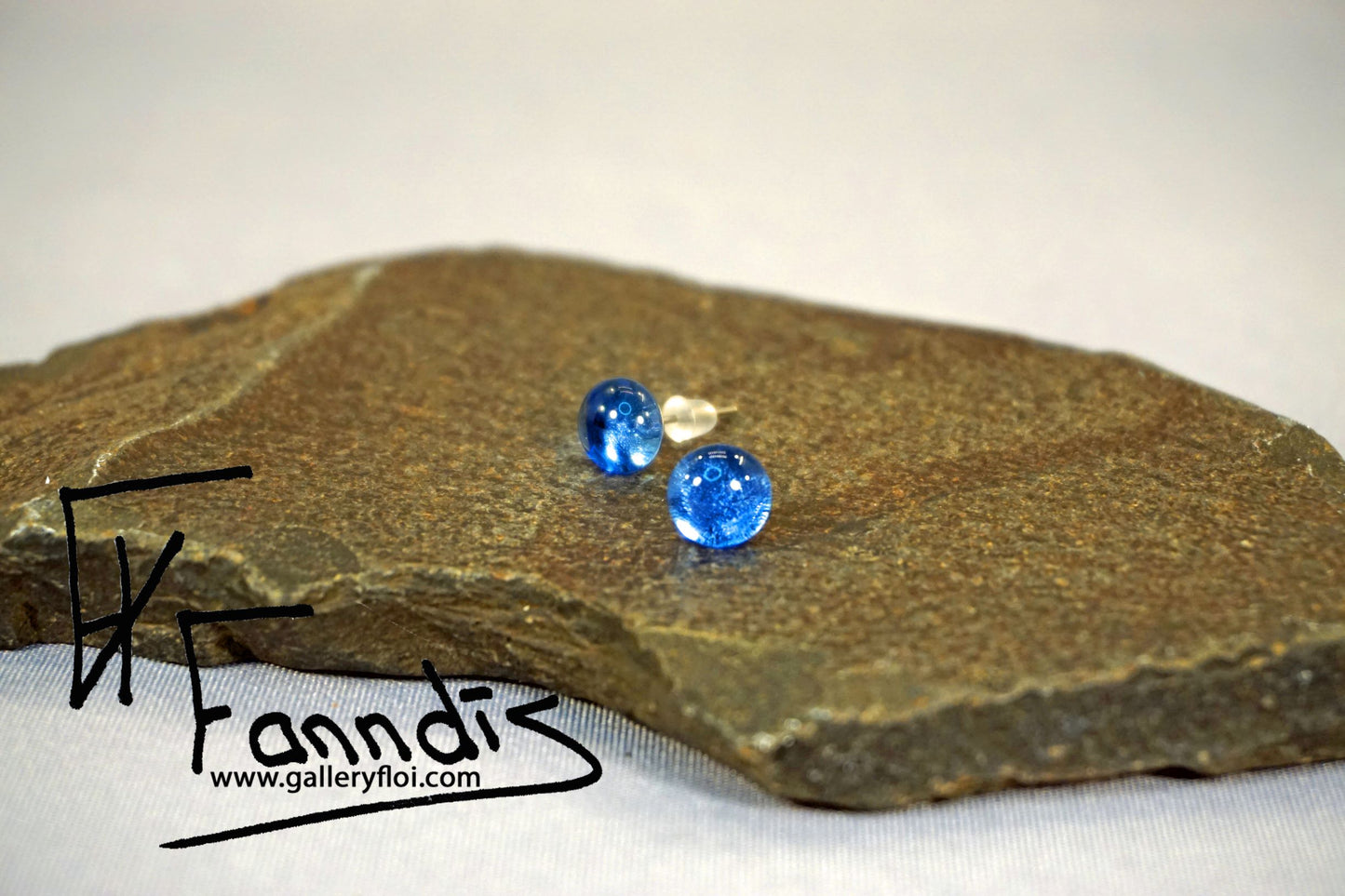 Einstök pinna eyrnalokkar Föl Blár / Unique stud earrings Light Blue