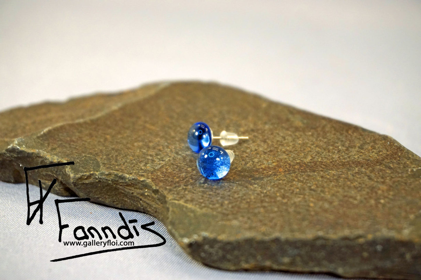 Einstök pinna eyrnalokkar Föl Blár / Unique stud earrings Light Blue