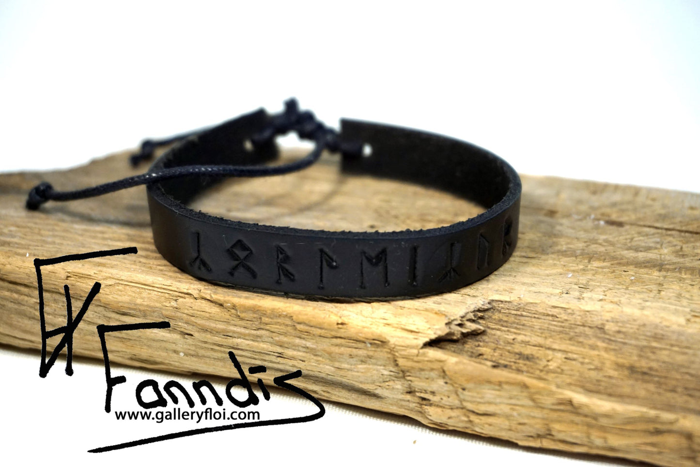 Leðurarmband með Víkinga rúnum (Kærleikur) / Leather bracelet with Viking runes (Love)