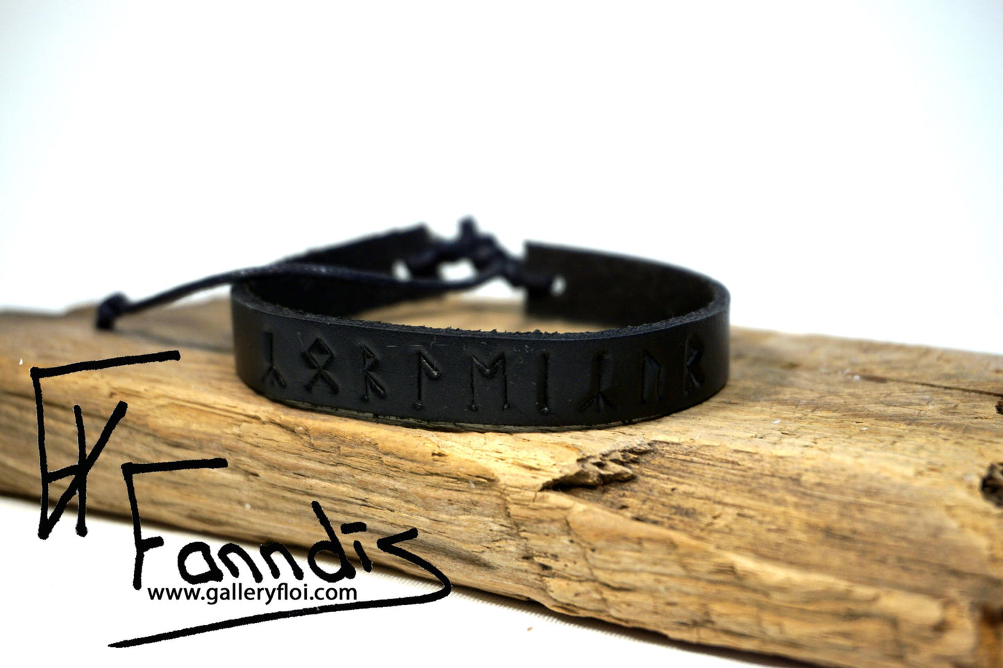 Leðurarmband með Víkinga rúnum (Kærleikur) / Leather bracelet with Viking runes (Love)