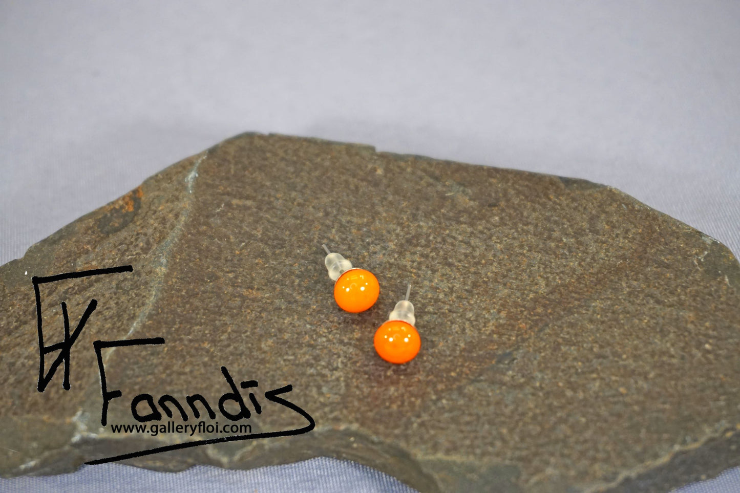 Einstök pinna eyrnalokkar Gulrótar Rautt / Unique stud earrings Carrot Red